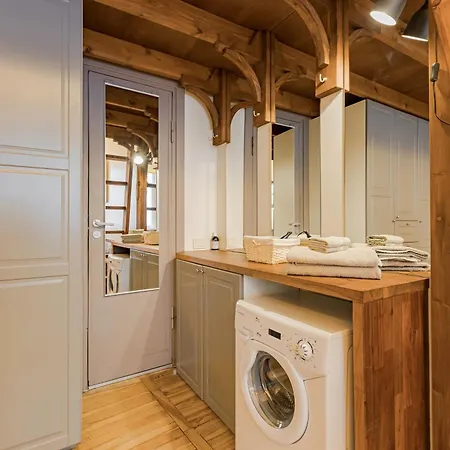 Cozy And Standard In The Heart Of Oldtown Vilnius